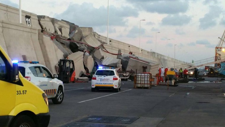 Καρέ- καρέ η πρόσκρουση επιβατηγού πλοίου σε λιμάνι στα Κανάρια νησιά [ΒΙΝΤΕΟ-ΦΩΤΟ]