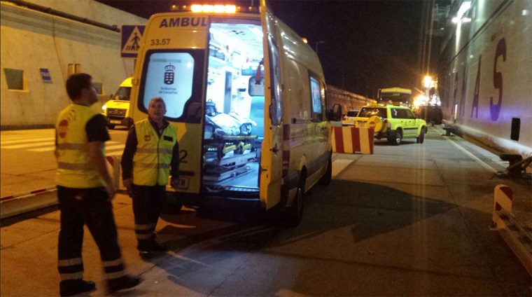 Καρέ- καρέ η πρόσκρουση επιβατηγού πλοίου σε λιμάνι στα Κανάρια νησιά [ΒΙΝΤΕΟ-ΦΩΤΟ]