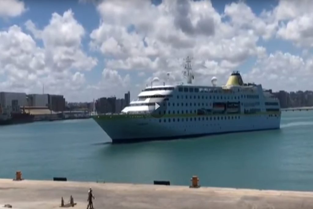 ΒΙΝΤΕΟ: Κρουαζιερόπλοιο με 465 επιβάτες προσέκρουσε σε προβλήτα στη Γερμανία