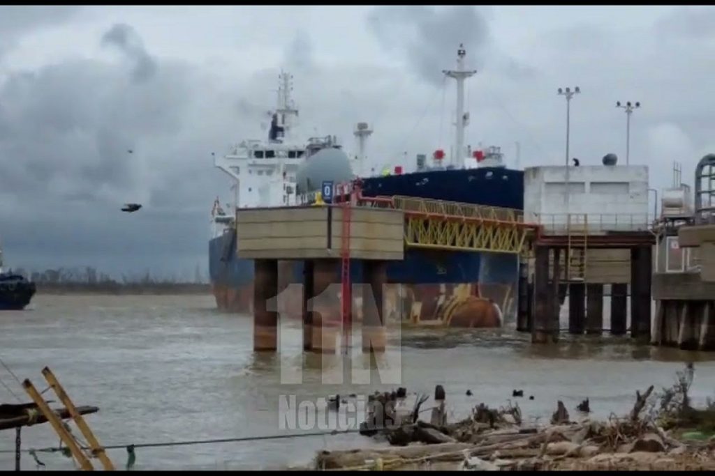 ΒΙΝΤΕΟ: LPG carrier προσέκρουσε σε ντόκο στην Αργεντινή