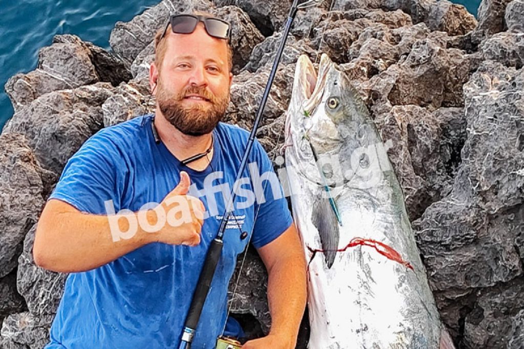 Κρήτη: Έπιασε το μεγαλύτερο ψάρι της ζωής του από βράχια (photos)