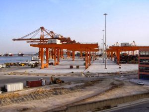 psaxnoun-opla-se-orfano-container_sto-ikonio