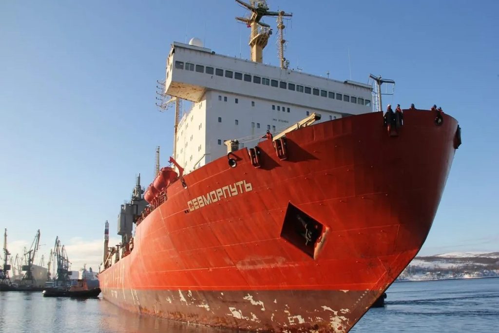 Πυρκαγιά ξέσπασε στο μοναδικό πυρηνοκίνητο φορτηγό πλοίο στον κόσμο