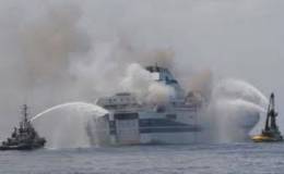 purkagia-se-touristiko-skafos-sti-glufada