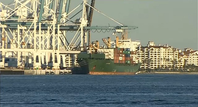 Πυρκαγιά ξέσπασε σε containership στη Φλόριντα purkagia_se_container_ship_sti_florina_nautilia_ (2)