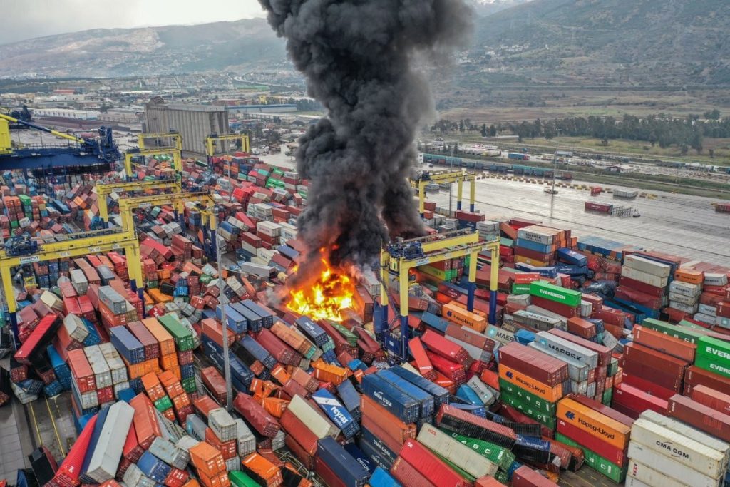Κατασβέστηκε η πυρκαγιά στο λιμάνι του Ισκεντερούν μετά από δύο ημέρες (Βίντεο)