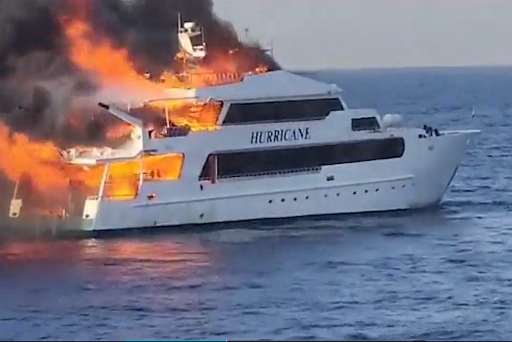 Φωτιά σε πολυτελή θαλαμηγό με 27 επιβαίνοντες- Τρεις άνθρωποι αγνοούνται (ΒΙΝΤΕΟ)