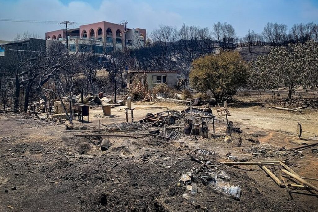 Άμεση ενίσχυση για την αποκατάσταση υποδομών σε οικισμούς της Ρόδου που επλήγησαν από τις πυρκαγιές