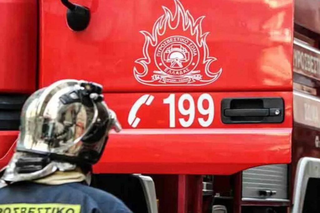 Πέραμα: Φωτιά σε πλοίο στη Ναυπηγοεπισκευαστική Ζώνη