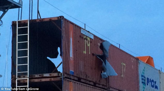 pyraulos_se_ploio_container1