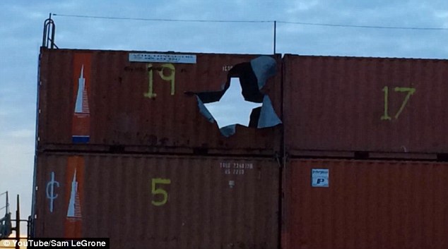 pyraulos_se_ploio_container4