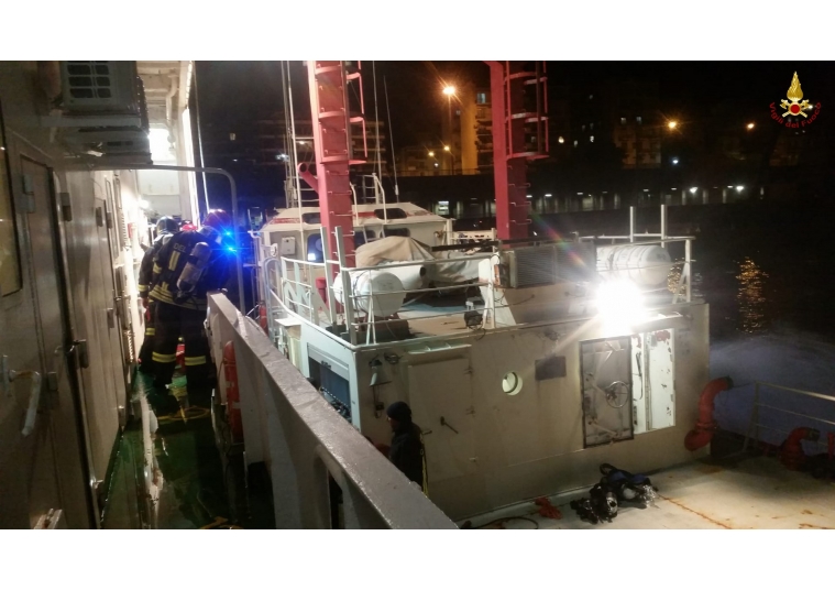 Πυρκαγιά σε ferry στο στενό της Μεσίνα [φωτο]