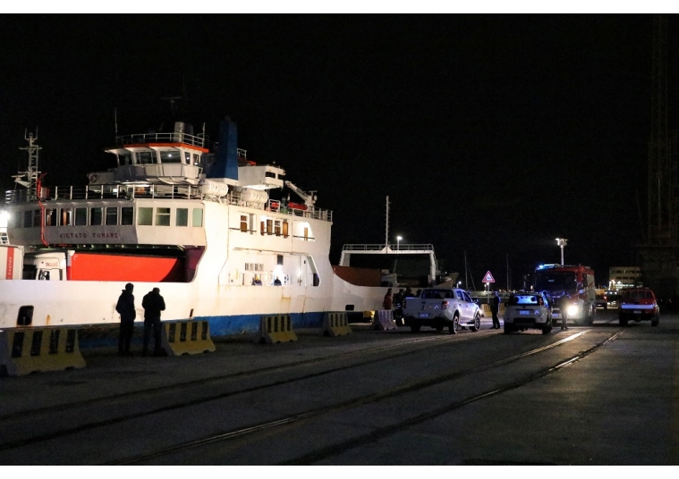 Πυρκαγιά σε ferry στο στενό της Μεσίνα [φωτο]