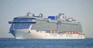 regal_princess_at_piraeus_port_2