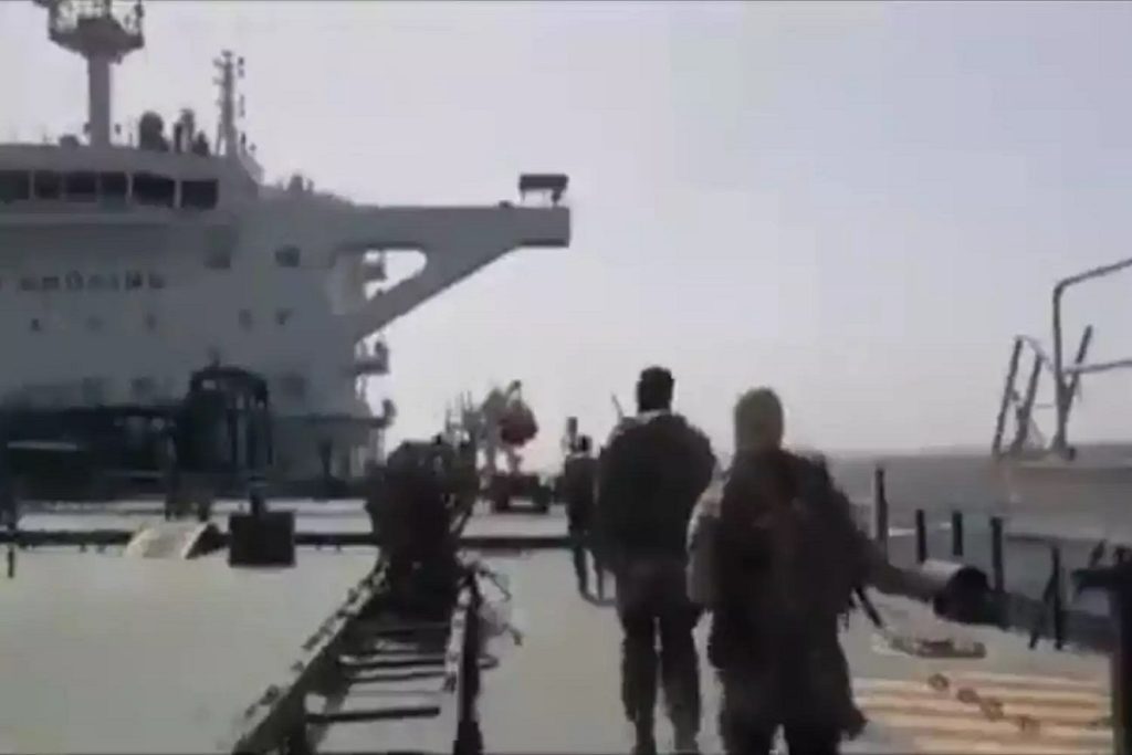 Βίντεο με την στιγμή της επιβίβασης των Ιρανών στρατιωτών στα ελληνικά τάνκερ