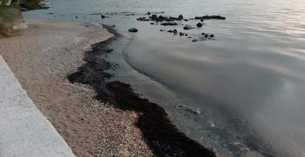 «Ταχύτατη η αντίδραση του ΥΝΑΝΠ στην ρύπανση του Σαρωνικού»