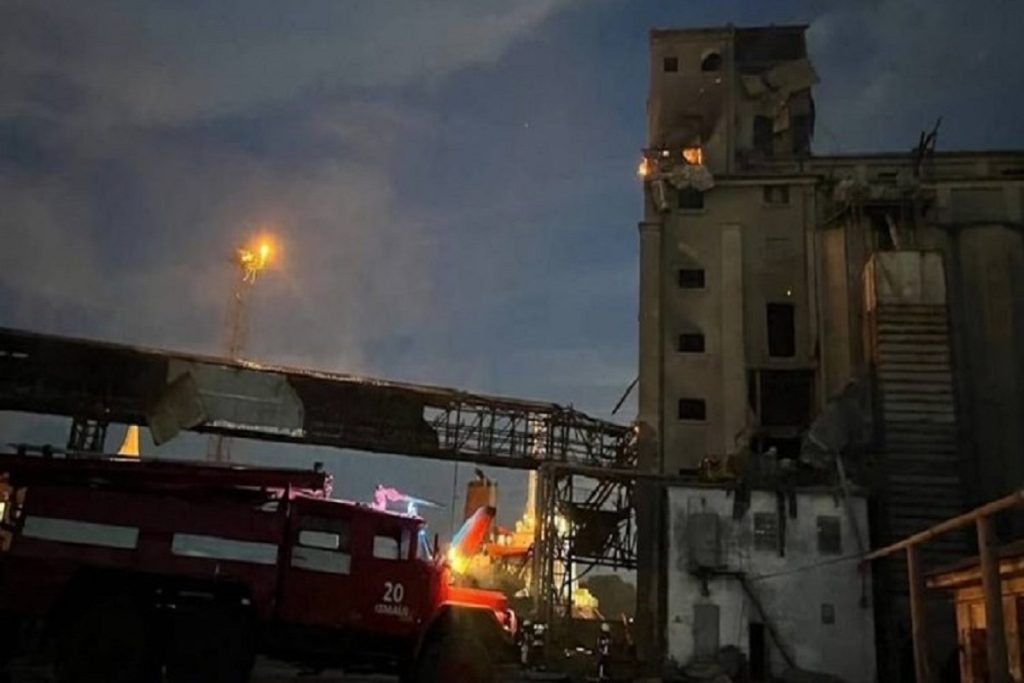 Η Ρωσία χτύπησε τα ουκρανικά σιτηρά που μετέφερε ελληνικό πλοίο