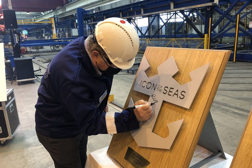 Royal Caribbean: Ξεκινά η κατασκευή του πρώτου της LNG κρουαζιερόπλοιου