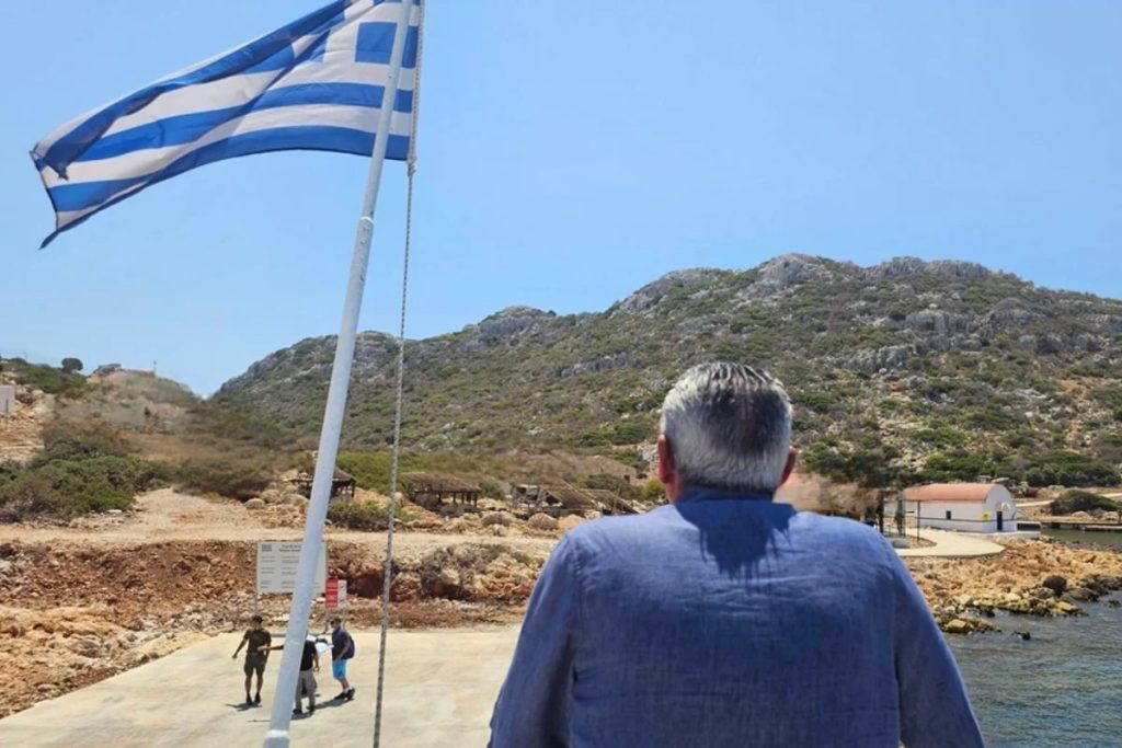 Για πρώτη φορά έδεσε πλοίο στη νησίδα της Ρω