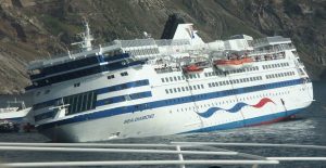 sea_diamond_nauagio_santorini_