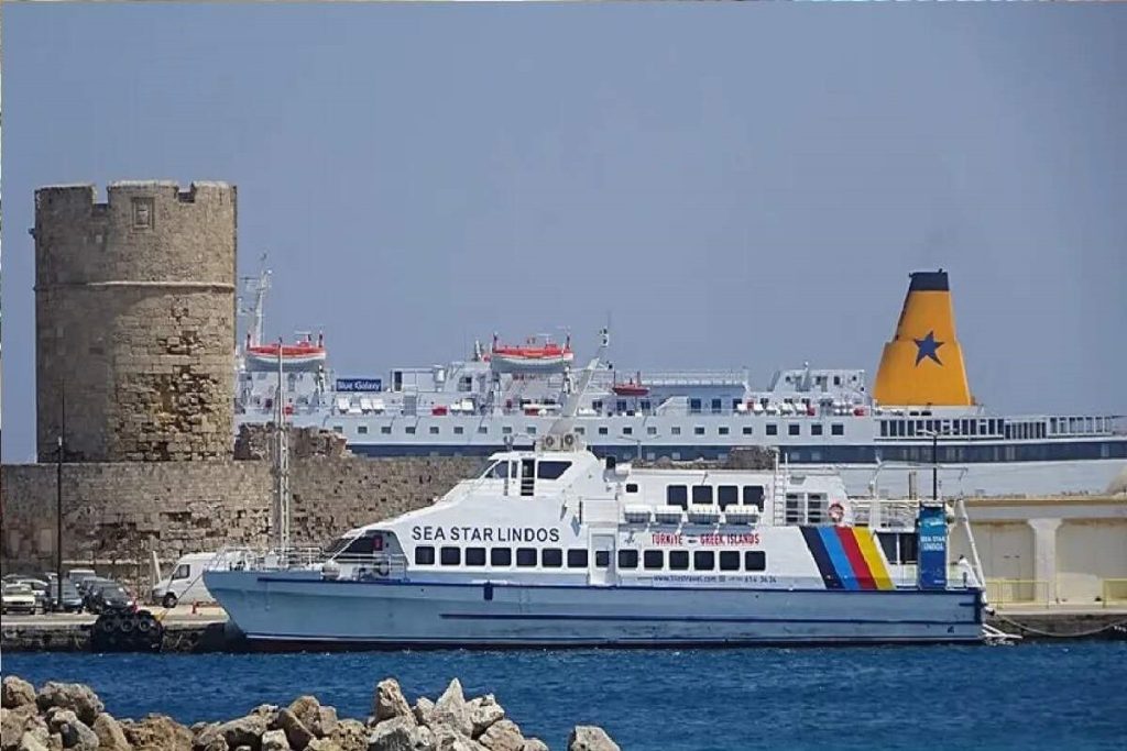 Το «Sea Star Lindos» προσέκρουσε στο λιμάνι της Ρόδου