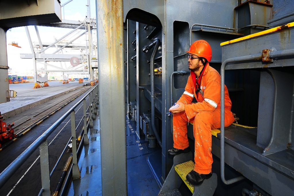Η Ένωση ναυτικών της Ινδίας επικρίνει την άρνηση άδειας να βγουν έξω στα λιμάνια