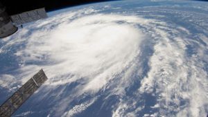 seminario-gia-tous-tropikous-kuklwnes