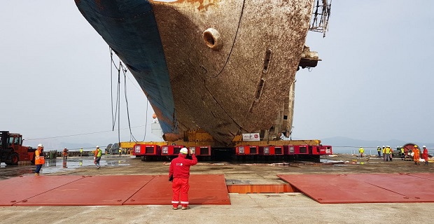 Ολοκληρώθηκε η μεταφορά του ναυαγίου του Sewol στη στεριά (photos) Ολοκληρώθηκε η μεταφορά του ναυαγίου του Sewol στη στεριά (photos)