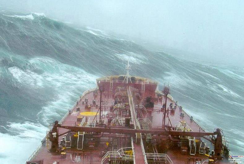 ship_big_waves_