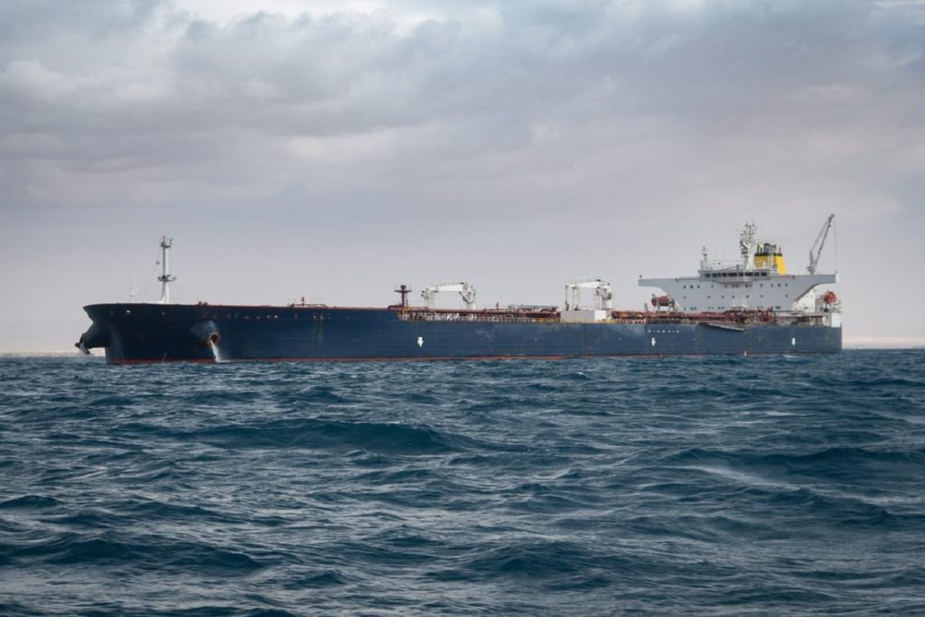 Ελληνόκτητο τάνκερ φορτωμένο με Ρωσικό πετρέλαιο που είχε προορισμό τις ΗΠΑ κατευθύνεται τώρα στις ακτές της βορείου Αφρικής
