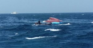 sigkrousi-ploiou-container-me-alieutiko