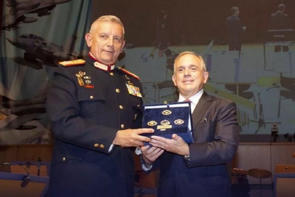 ΣΥΝ-ΕΝΩΣΙΣ: Τιμητική διάκριση για την προσφορά της στην Πολεμική Αεροπορία