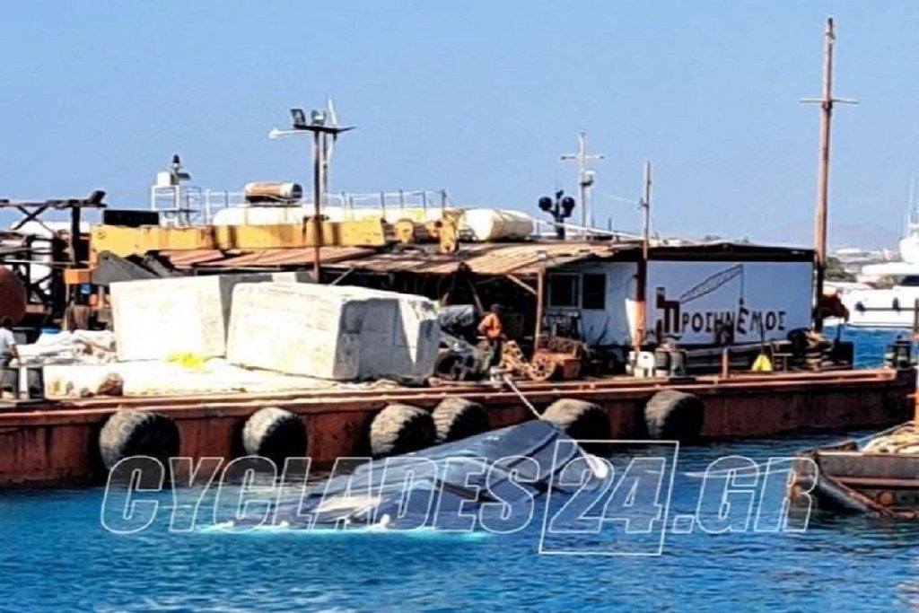 Σκάφος βυθίστηκε στην Τήνο και βρέθηκε στην... Αντίπαρο (video)