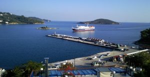 skiathos_limani_ploio_aktoploia_