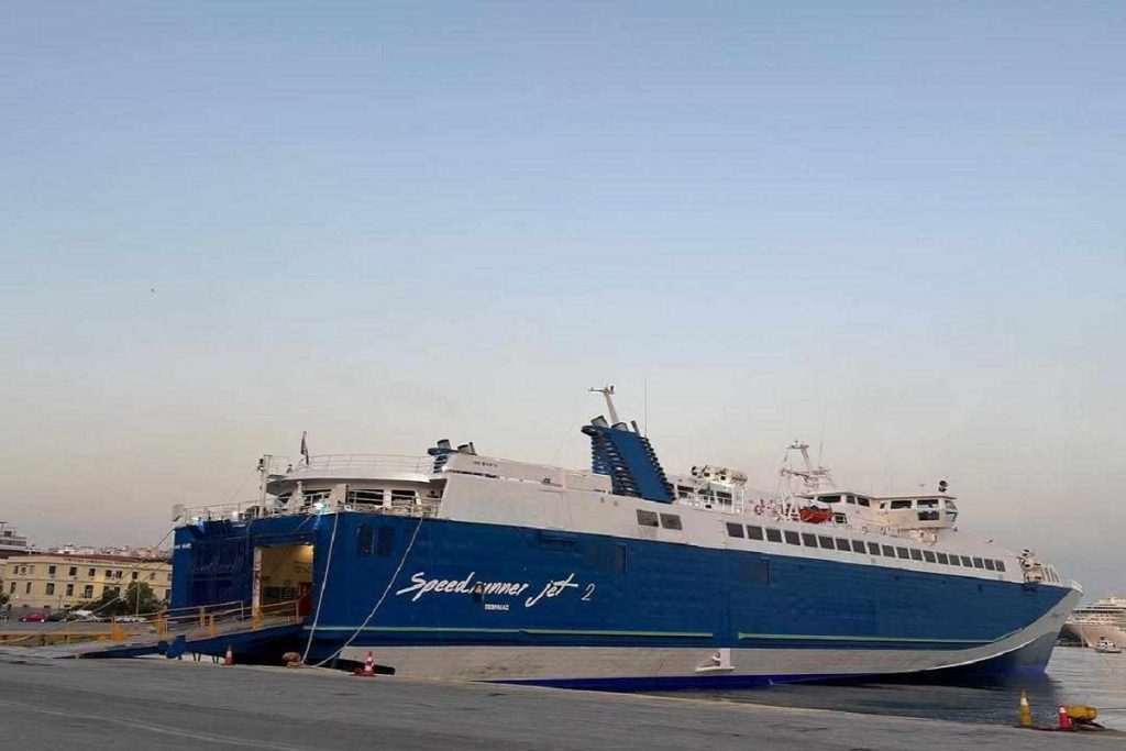 Μύκονος: Εμπλοκή της άγκυρας του Speedrunner Jet 2 στον βραχώδη πυθμένα