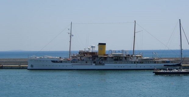 Το ιστορικό SS Delphine του 1921 στη Μαρίνα Ζέας [βίντεο]