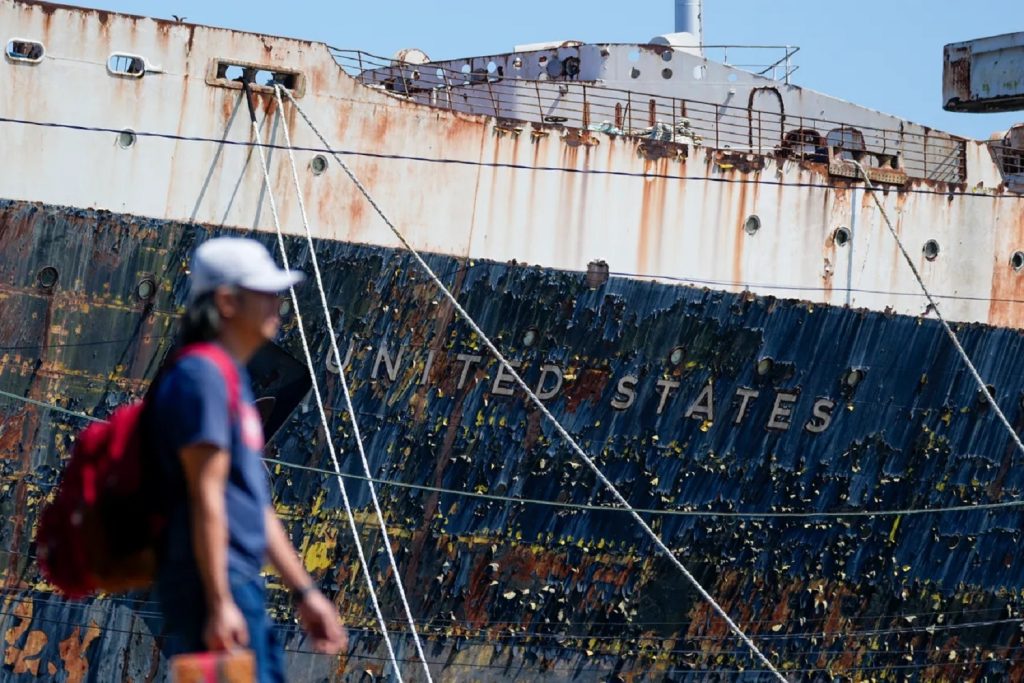Ιστορικό πλοίο-σύμβολο μετατρέπεται στον μεγαλύτερο τεχνητό ύφαλο του κόσμου (photos)