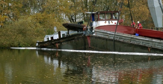 sta-du--espase-nauagismeno-ploio