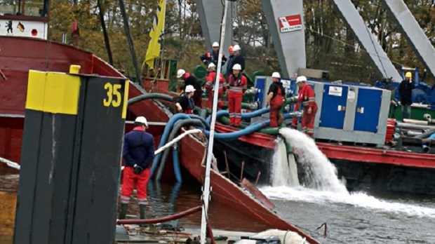 sta-du--espase-nauagismeno-ploio2