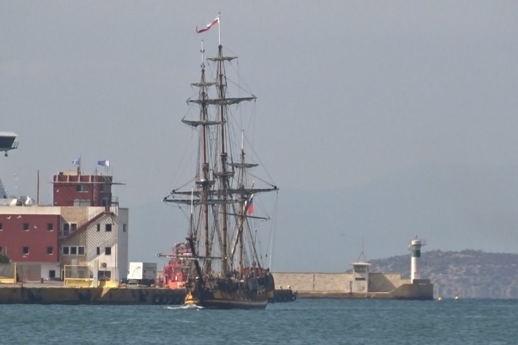 Στον Πειραιά το ιστορικό ιστιοφόρο Shtandart (video)