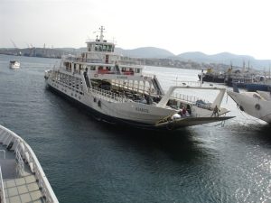 ston-aera-to-porthmeio-perama-salamina