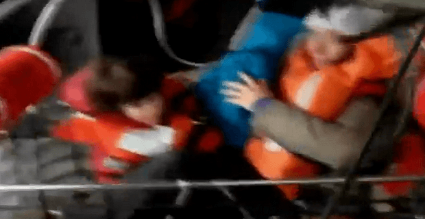 sugkinitikh-stigmh-ths-diaswshs-ths-gunaikas-kai-twn-paidiwn-ths