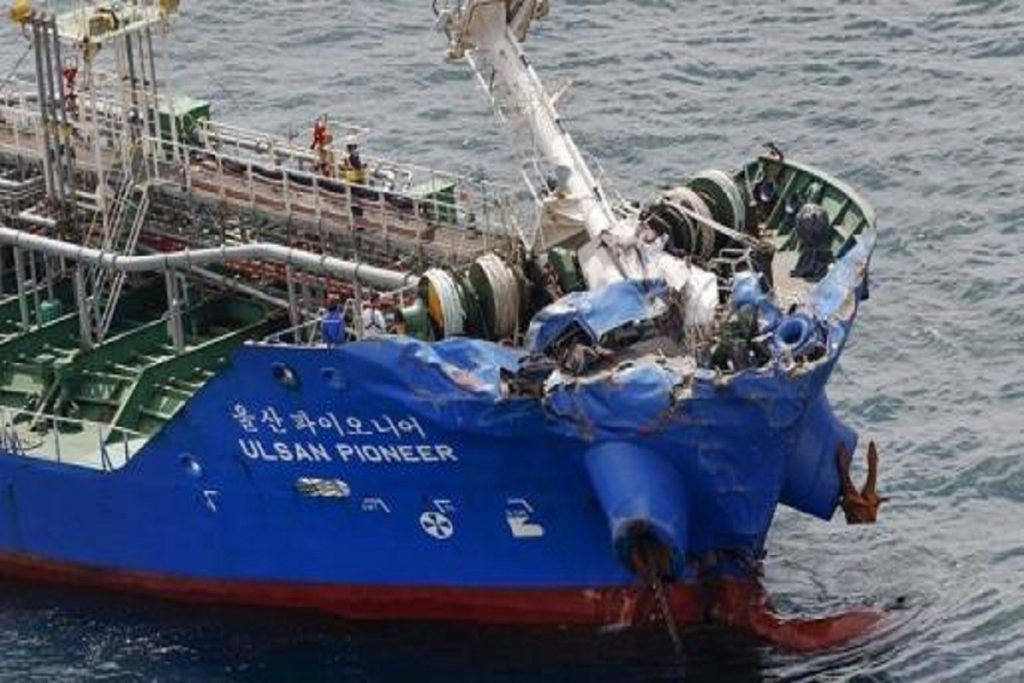 Πλοίο Ro-ro βυθίστηκε μετά από σύγκρουση με δεξαμενόπλοιο- 3 μέλη του πληρώματος αγνοούνται