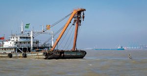 sugkrousi_fortigwn_plown_stin_kina_