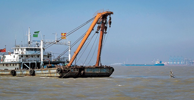 sugkrousi_fortigwn_plown_stin_kina_