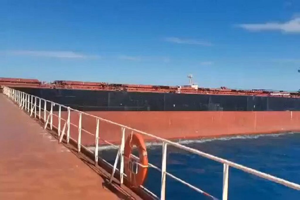 Η δραματική σύγκρουση του φορτηγού πλοίου HL ECO με το αγκυροβολημένο YM Serenity (video)