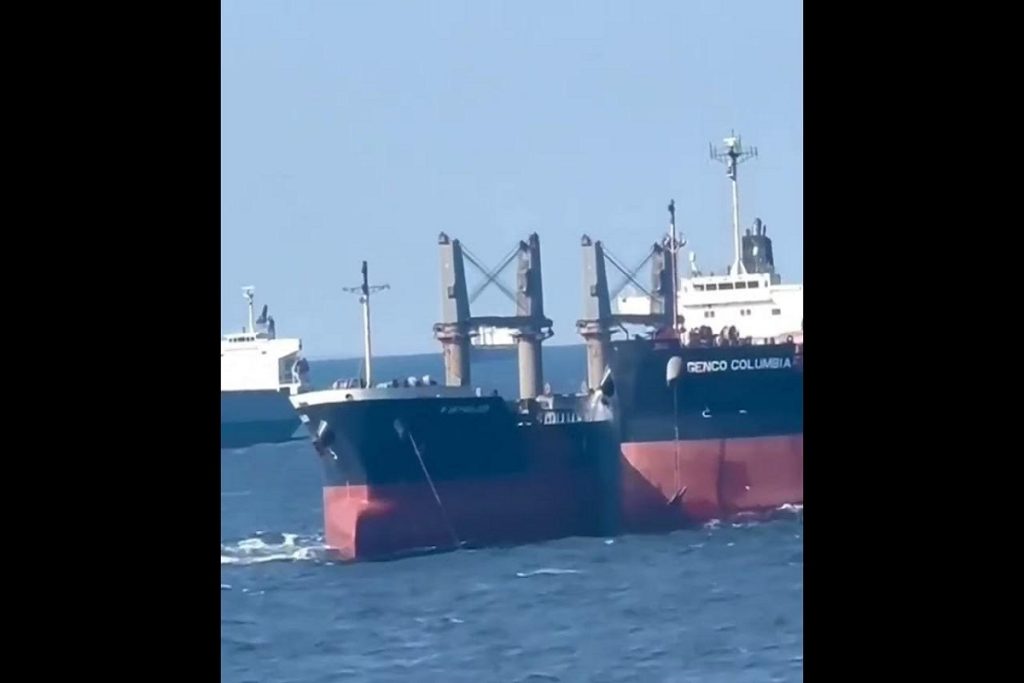 Σύγκρουση φορτηγών πλοίων στο αγκυροβόλιο της Κωνστάντζας (video)