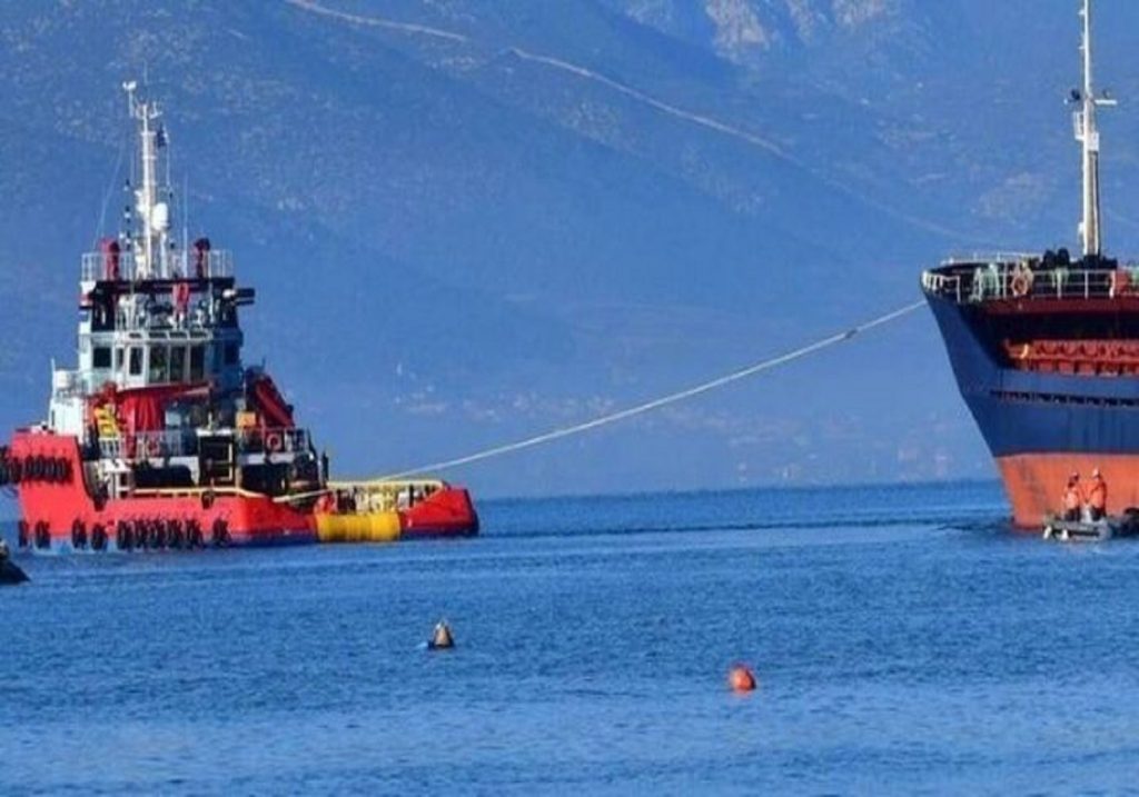 Ρυμουλκήθηκαν τα δύο φορτηγά πλοία που συγκρούστηκαν στα Κύθηρα