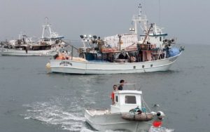 sugroush-alieutikwn-skafwn-sthn-kalumno