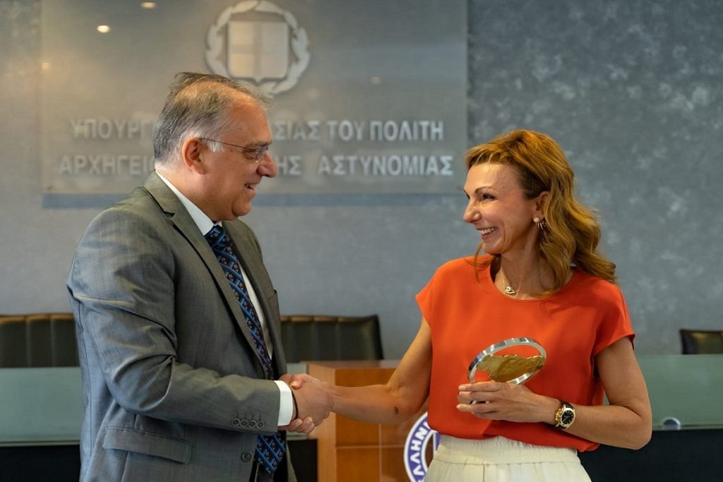 O Παναγιώτης Θεοδωρικάκος τίμησε την Μελίνα Τραυλού (photo)